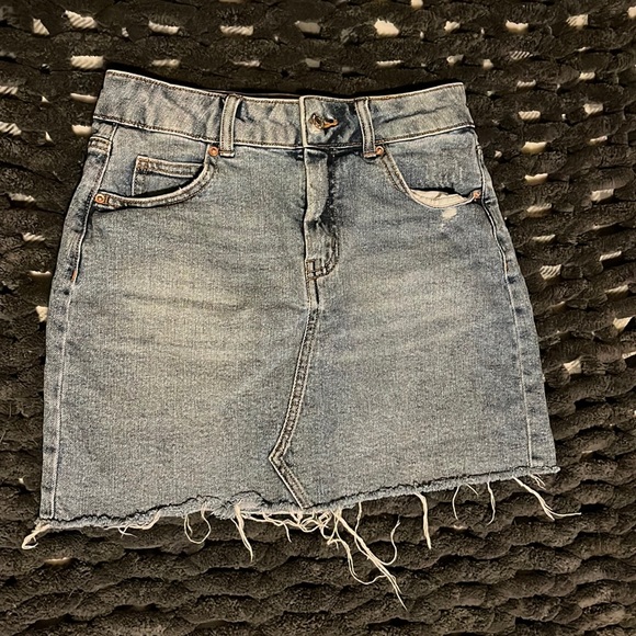 Brand WILD FABLE, basic Jean skirt, size: 4 - Picture 1 of 2
